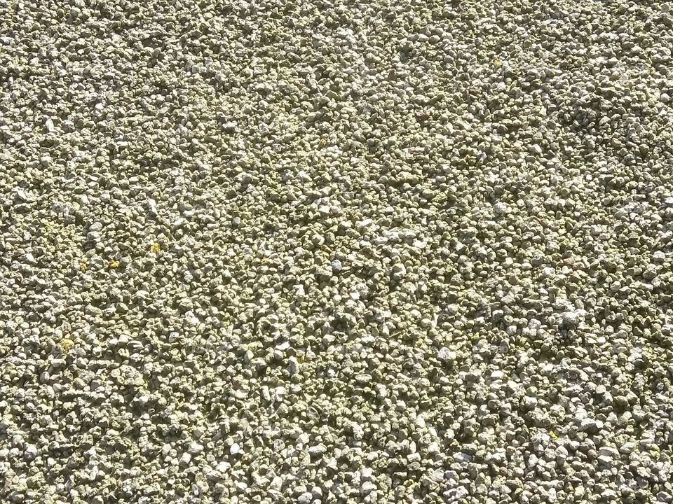 Texture gravel flooring