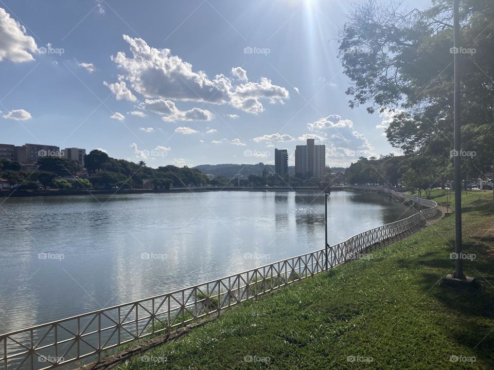 🇺🇸 Taboão’s Lake on a sunny afternoon: how not to be inspired?  Live nature and its beauty. / 🇧🇷 O Lago do Taboão numa tarde ensolarada: como não se inspirar? Viva a natureza e a sua beleza. 