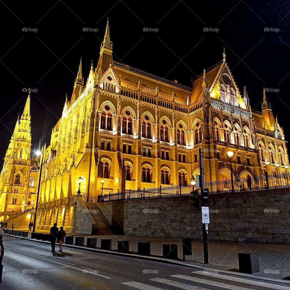 Twinkling Windows: The Beauty of Evening Light