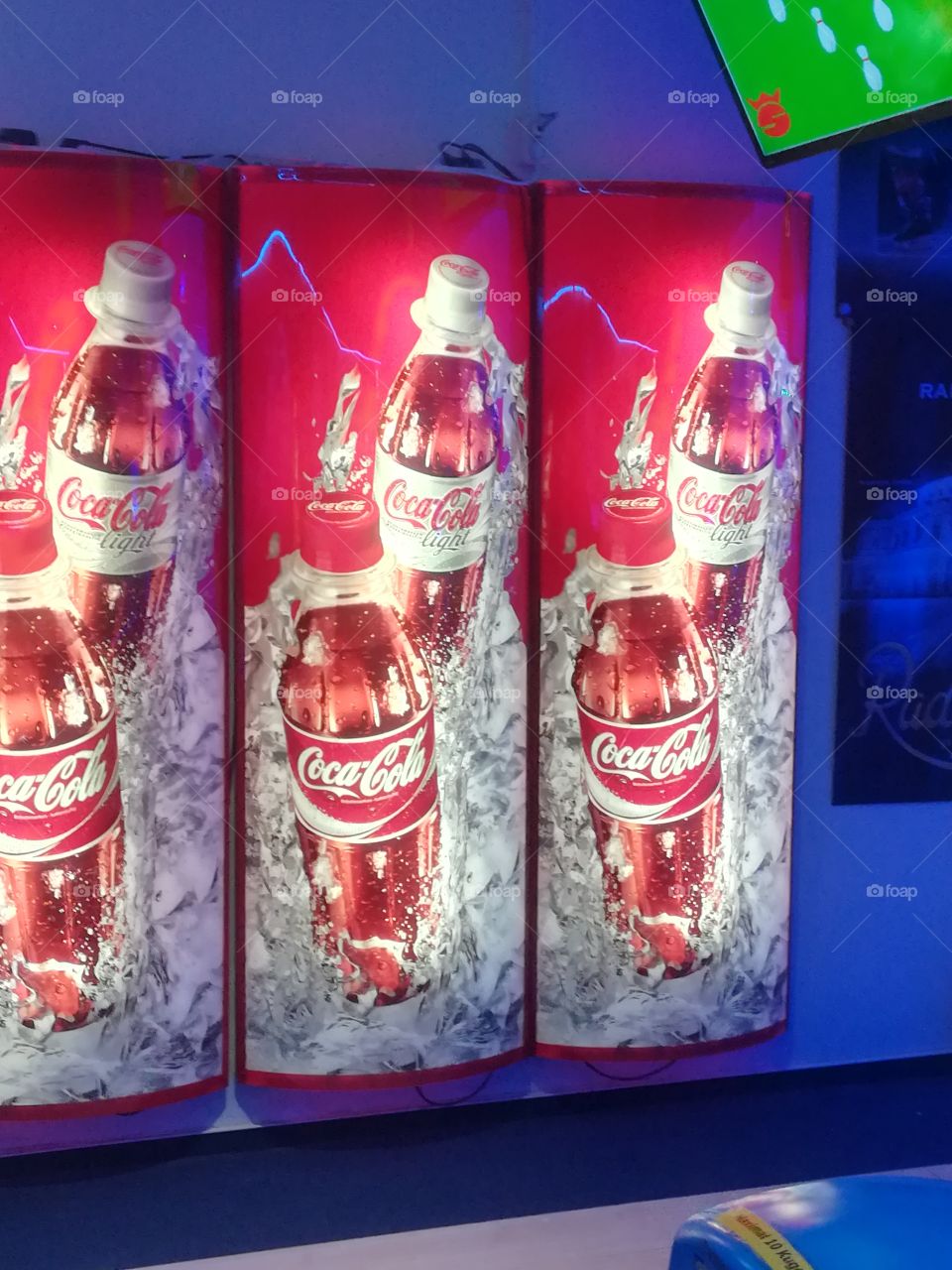 Coca-Cola Werbung groß