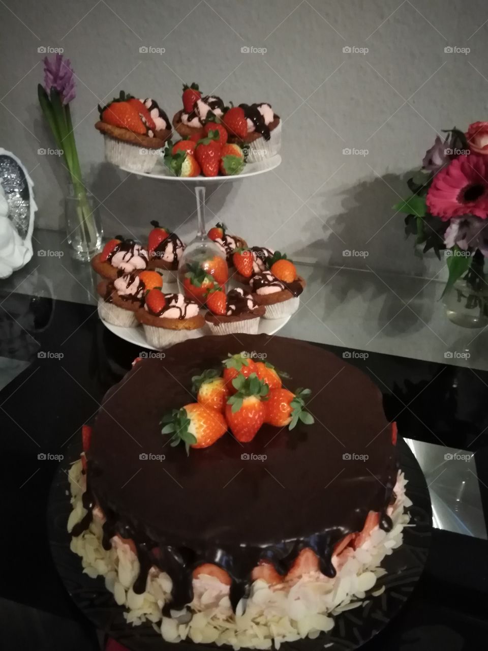 Erdbeertorte und Erdbeercupcakes