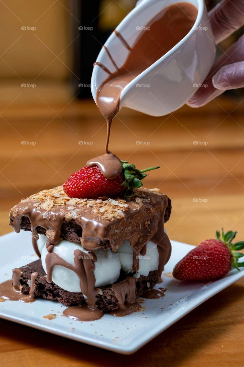 İce-cream with strawberry and chocolate