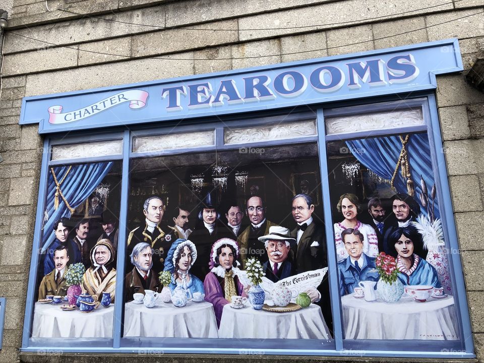 Tearoom photos of this era fascinate me, the work costumes are so stunning and give such a presence.