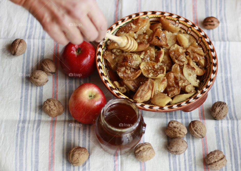 Cooking at hone, baked apples with honey and walnuts