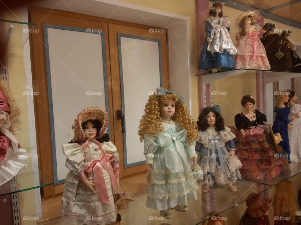 The magic world of dolls