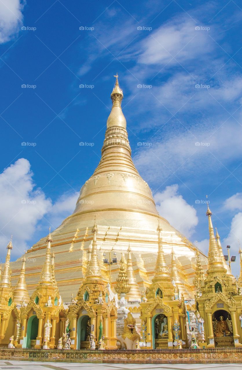 Shwedagon Pagoda at Yangon, Myanmar.