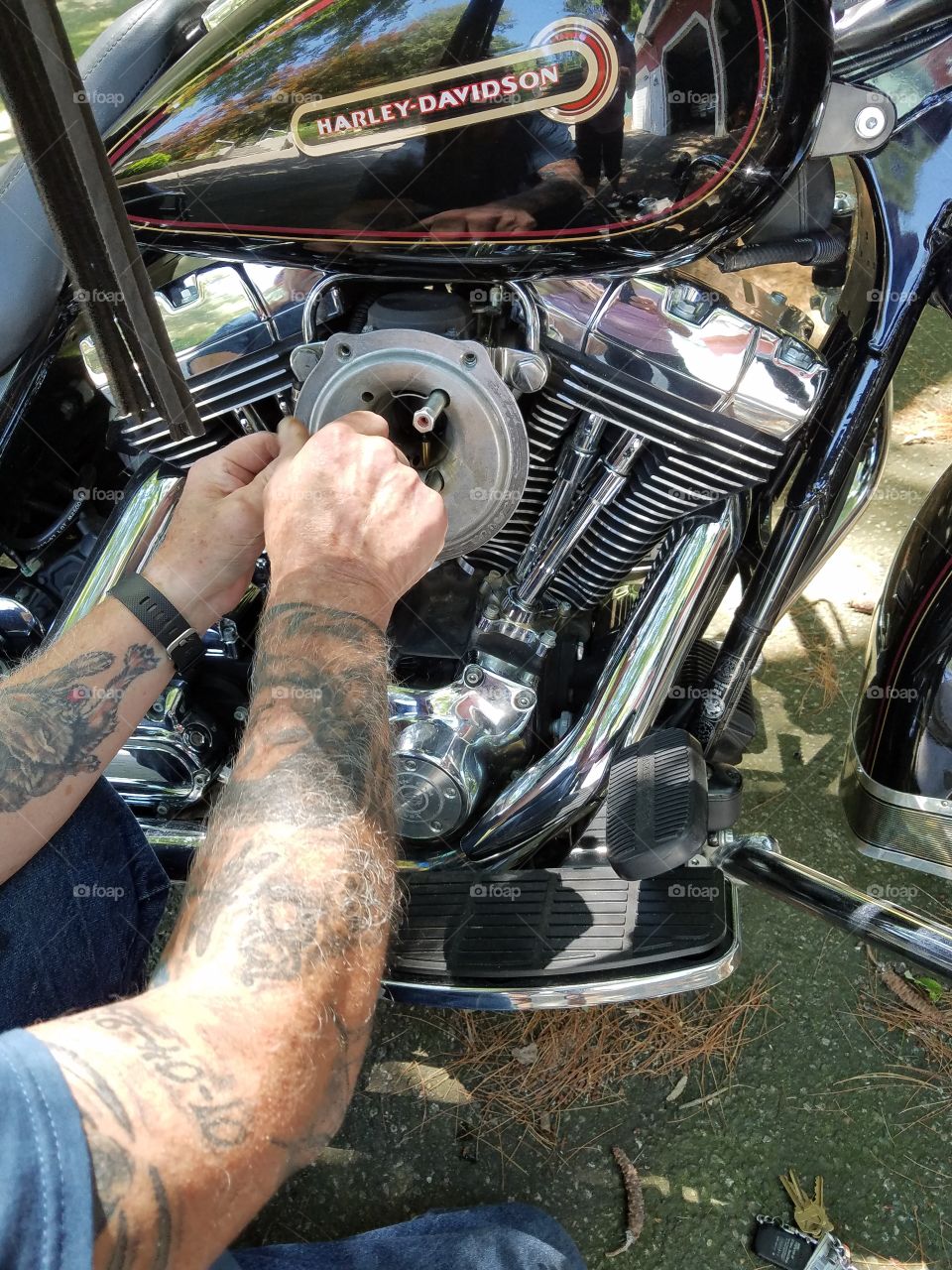 Fixing & repairing Harley Davidson motor, maintaining.