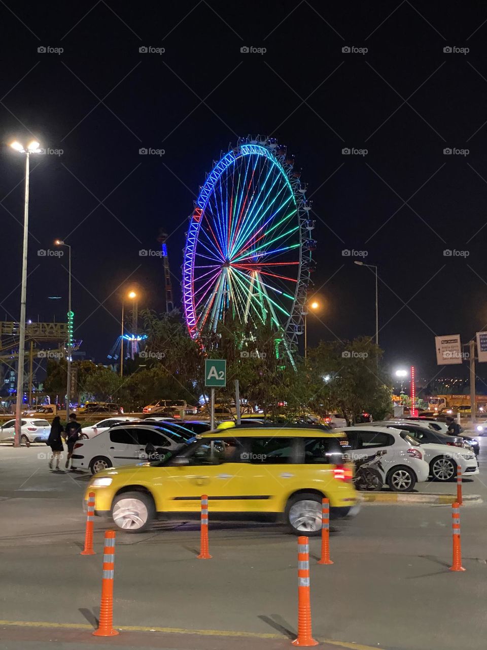 Light and cars in the city 