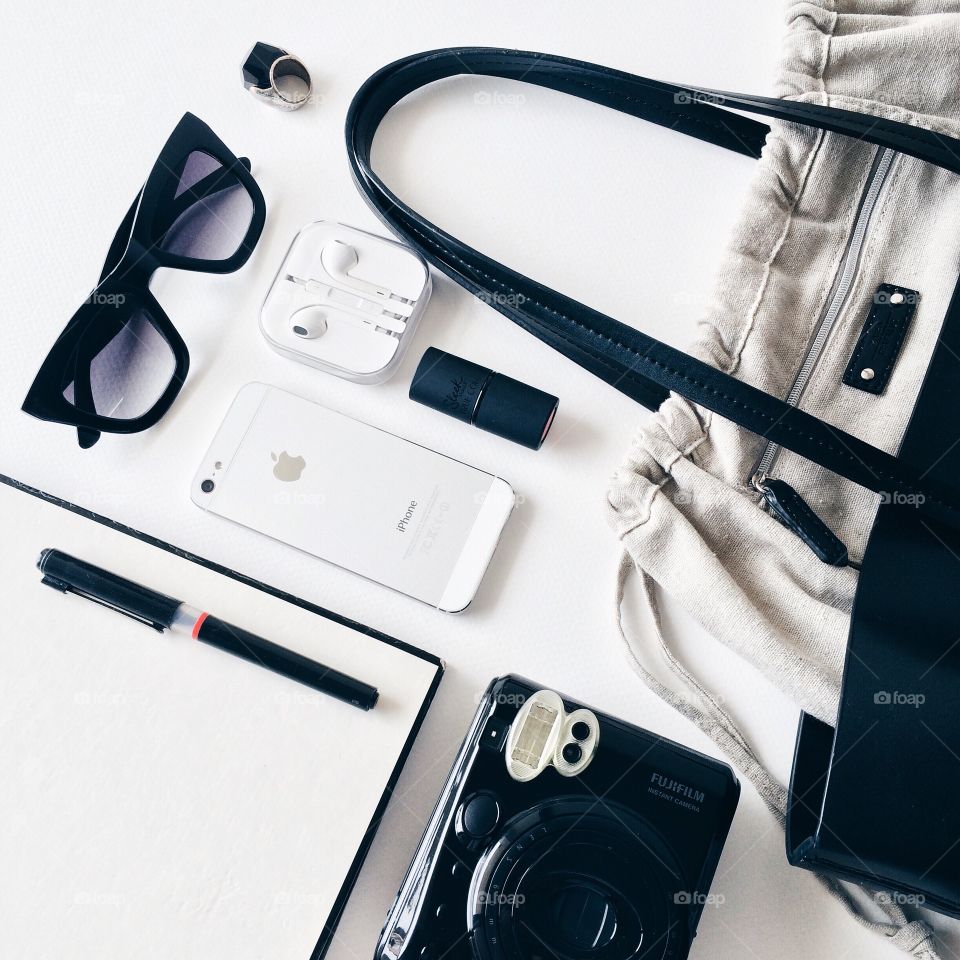 Awesome fashion flat lays with modern black and white items.