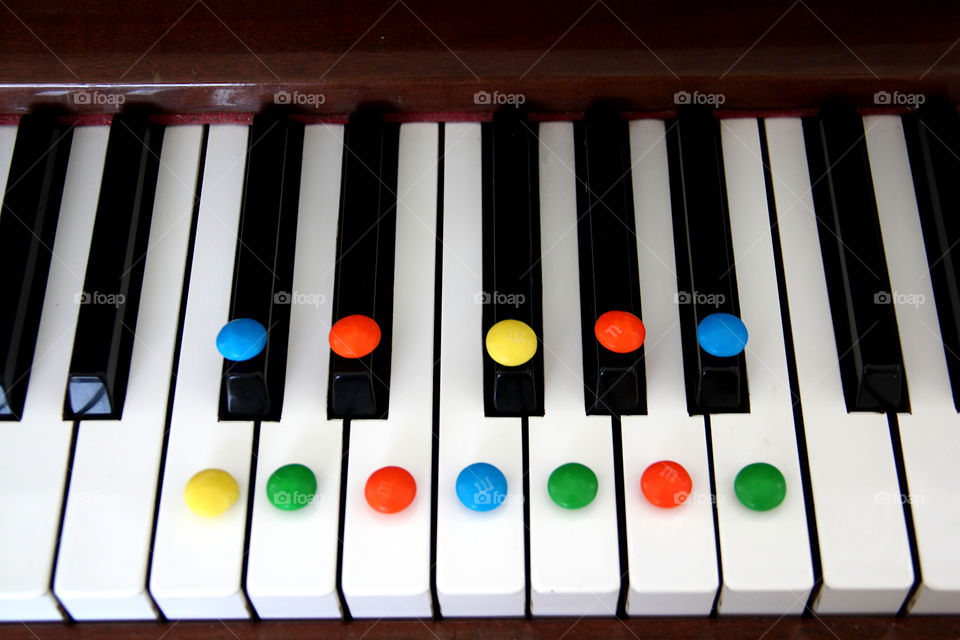 Playing piano and eating m&m'