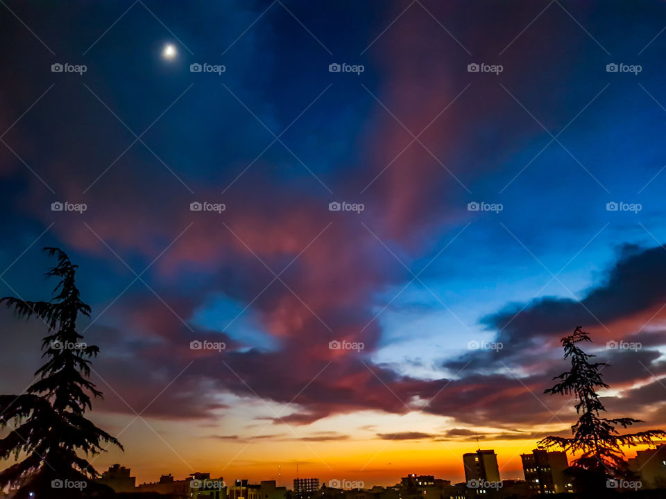 even city's get some of the most
beautiful skies we just have to look up.
when the fullmoon is out at sunset you
get the most amazing experience of
both day and night at the same time.
the horizon of the busy city overlooked by heavenly scenery
