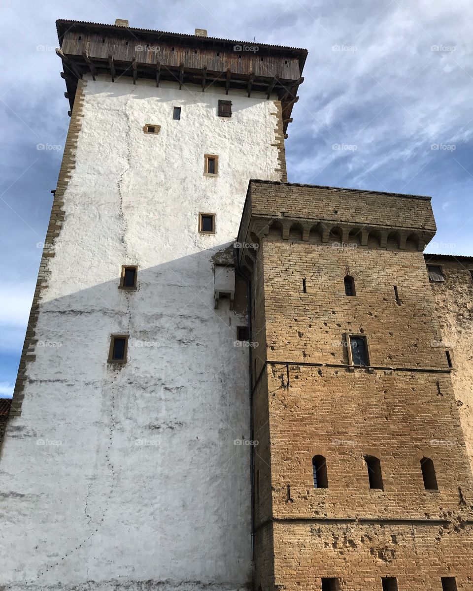Narva Castle / Hermann Castle - a medieval castle in the Estonian city of Narva on the banks of the River Narva, founded by the Danes in the XIII century.