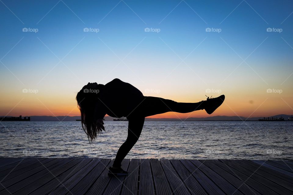 Golden hour, silhouettes and dance are my three most favorite things on earth. All combined in photography.