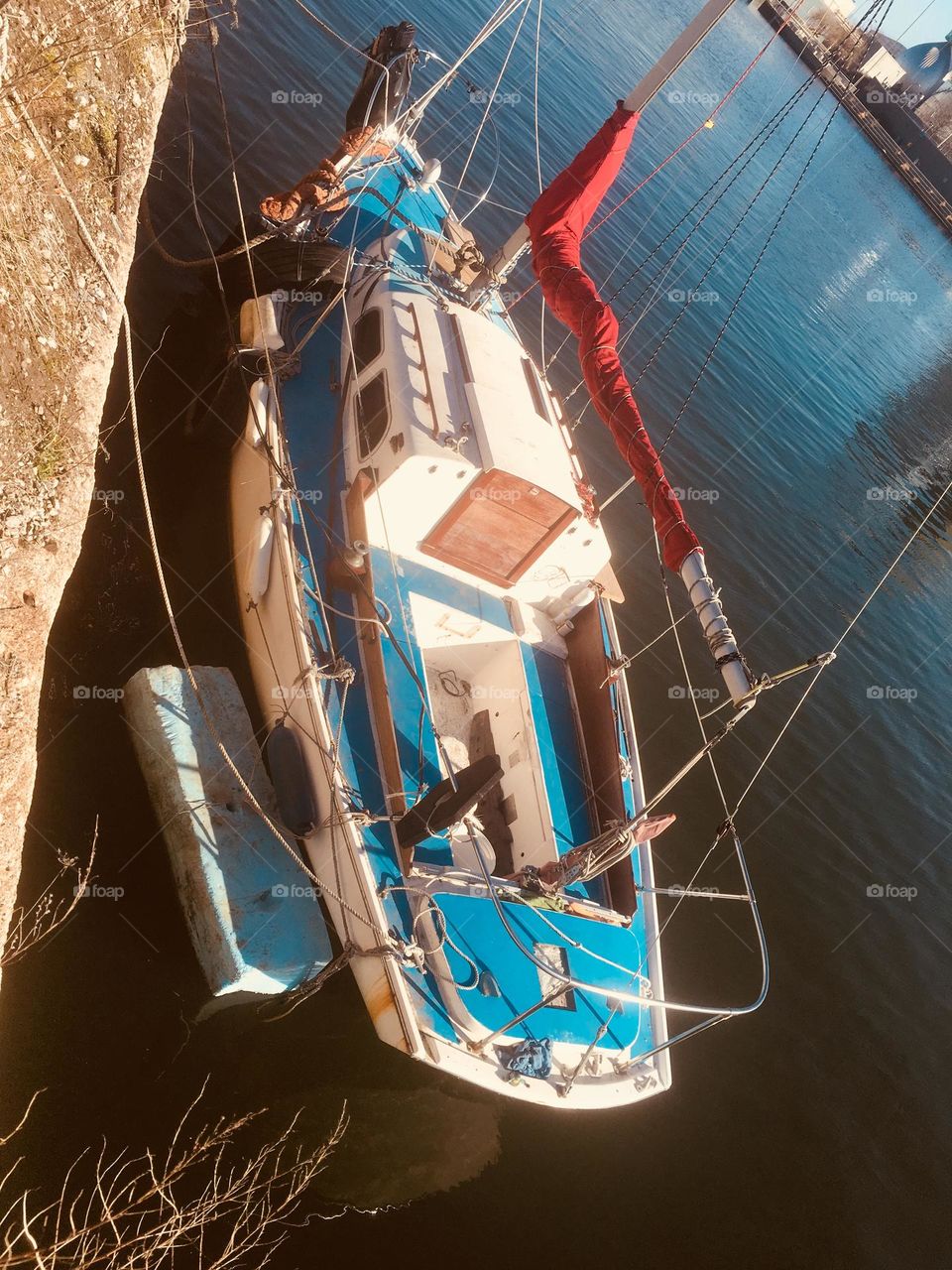 The „Ariel“ is another sailboat we acquired and then gave away to friends who were interested in sailing on the ocean. Photo from 2018 at Newtown Creek in Long Island City, Queens, NY. Hypnotic Productions