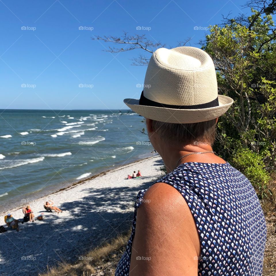 Seashore. Beach. Ocean. Waves. Summer. Day out. Travel. Hat. Island. Gotland. Sweden. 