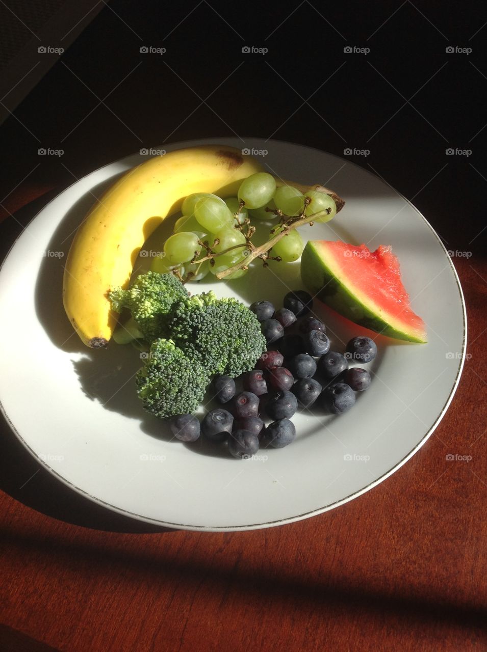 Colorful plate of fruits and vegetables that are good for you.