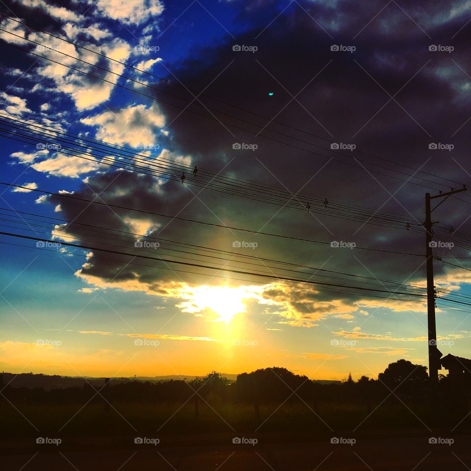 🌄#Entardecer que nos traz motivação!
Como não se inspirar com a beleza da #natureza? 
📸 
#fotografia #sol #sun #sky #céu #nature #horizonte #paisagem #landscape #inspiração #mobgrafia #XôStress
#FotografiaÉNossoHobby