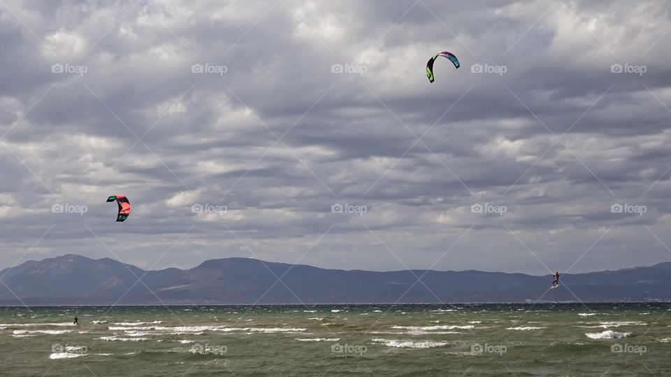 kitesurfing jumping