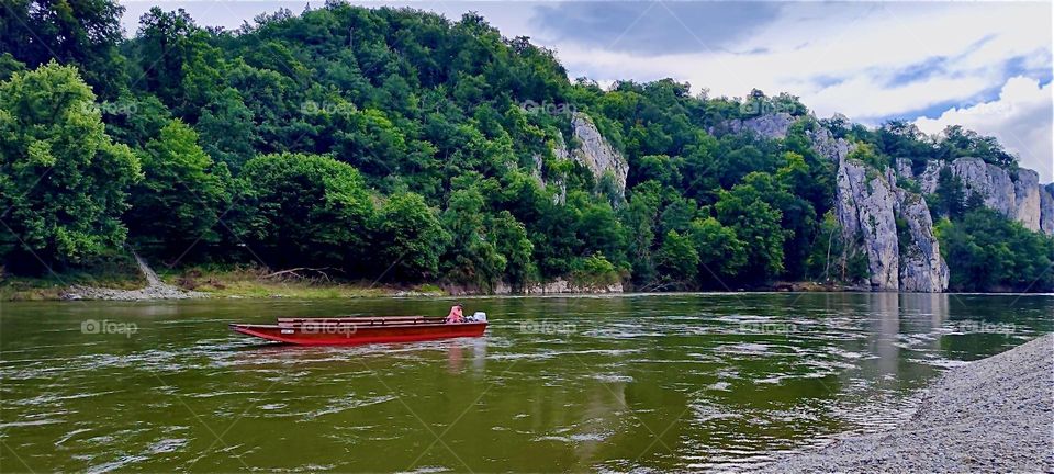 A “Zille”, an old style wooden fishing row boat is currently underway on the beautiful “Danube” river somewhere between “Kelheim” and the “Weltenburg Abbey” in “Bavaria” where it meanders around in a gorge. 2024. Hypnotic Productions
