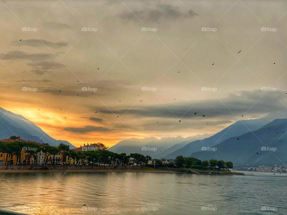 Lake can be romantic even without the sun