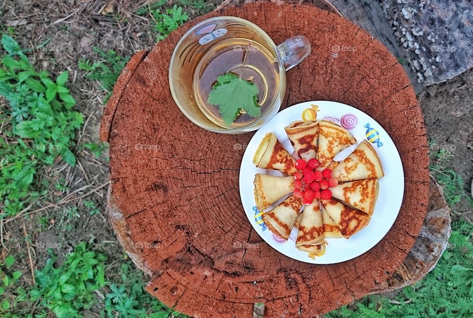 завтрак на природе, доброе утро, вкусный день, приятная компания, блинчики, масленица