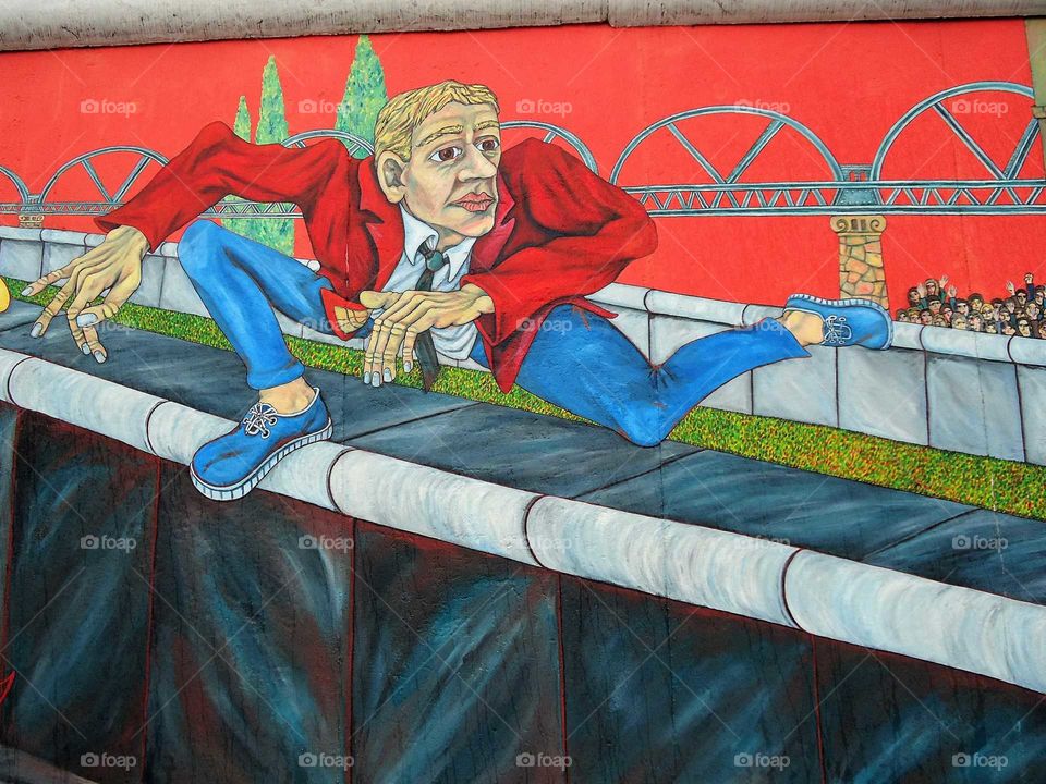 Berlin Wall Art: "Mauerspringer" by Gabriel Heimler