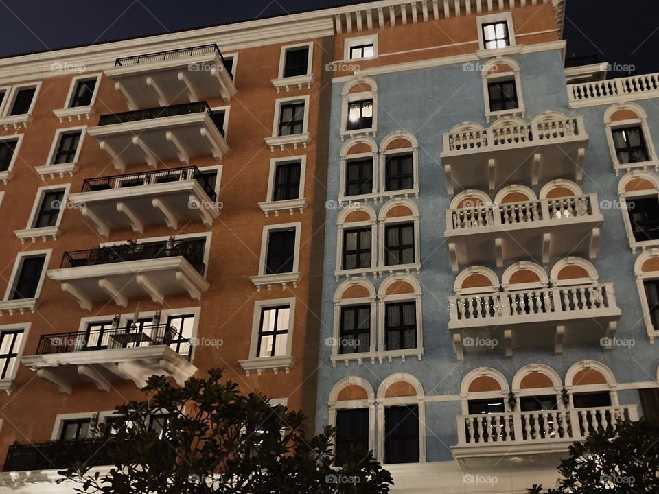 Warm windows in Qatar night 🇶🇦❄️