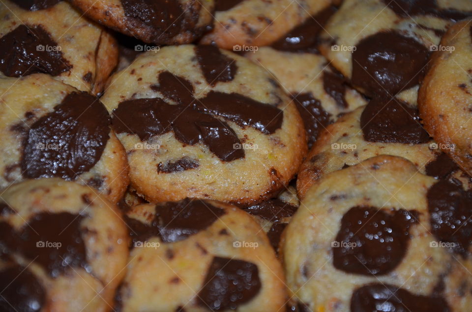 this photo makes you hungry because it represents good homemade cookies with chocolate chips