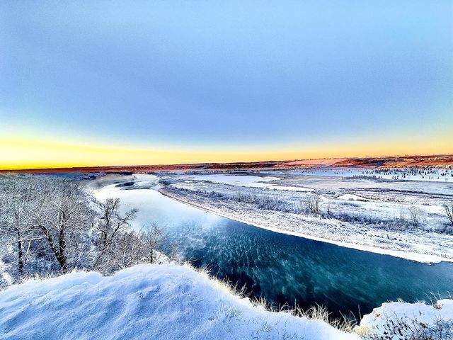 ICY BEAUTIFUL RIVER VIEW