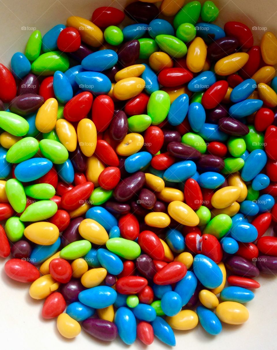 The colors of the chocolate-coated sunflower seeds.