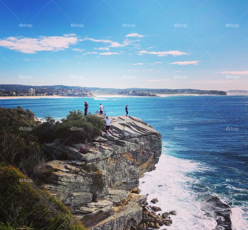 Cliff edge manly walk view of the ocean 
