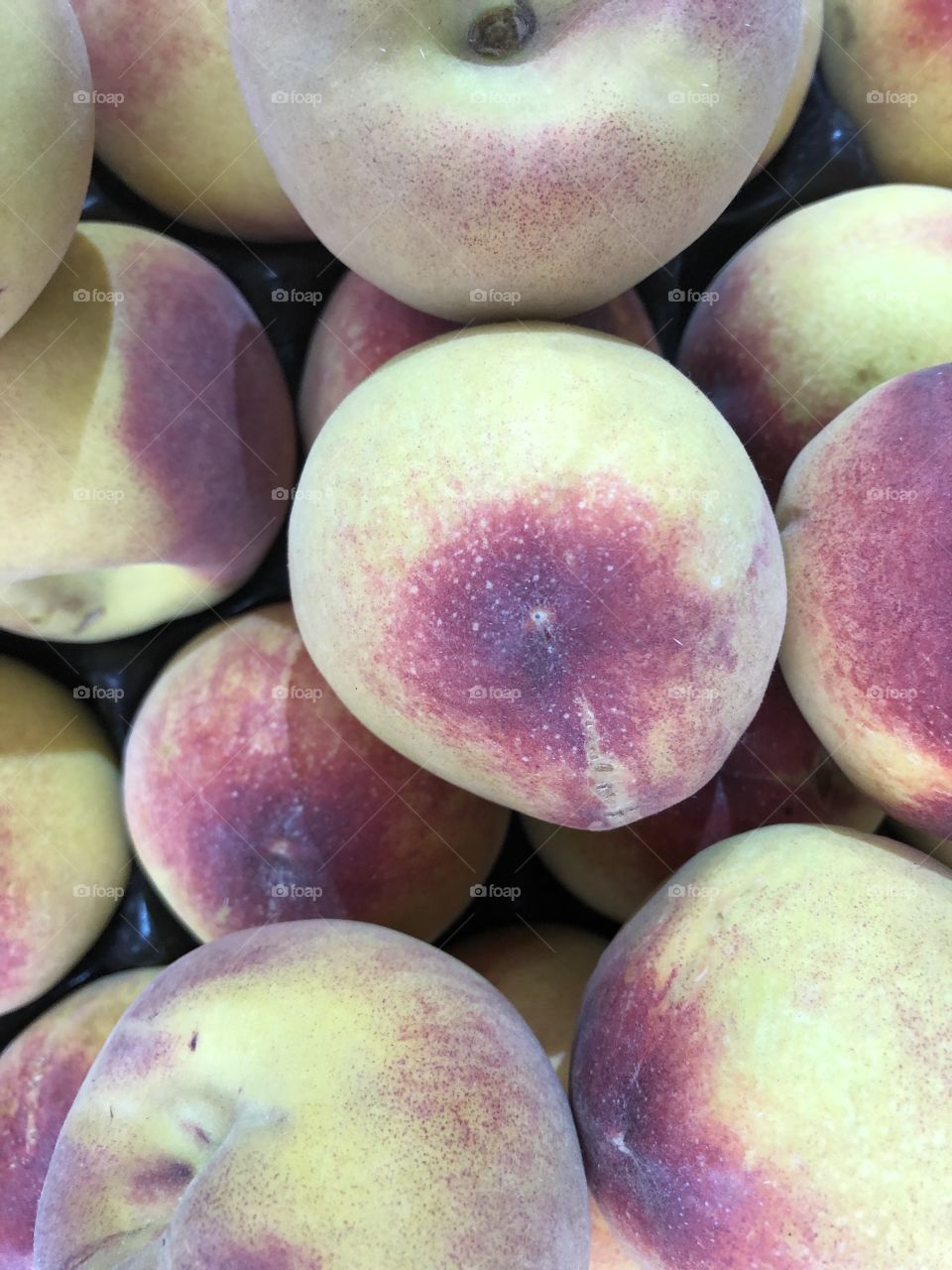 Premium peaches for sale yesterday indicating that Summer 2019 is just around the corner.