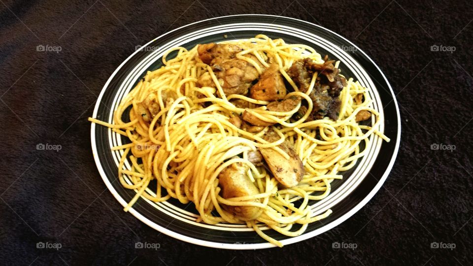WITH CHICKEN SPAGUETTI.