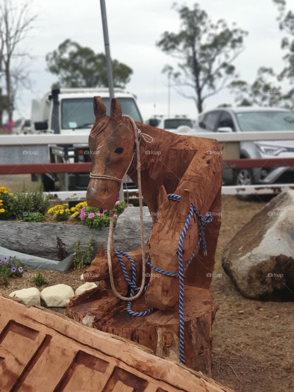 Magnificent horses carved into wood using a chainsaw  - Ridgeland's Show 2019