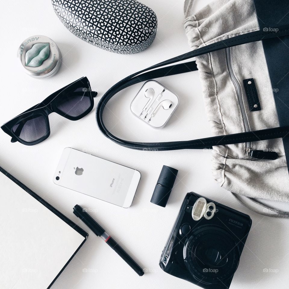 Awesome fashion flat lays with modern black and white items.