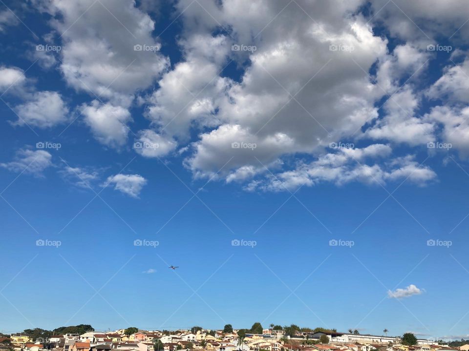 The infinitive so beautiful we have today!  Look at that horizon so blue... / O infinitivo tão bonito que temos hoje! Olhe só esse horizonte tão azul…