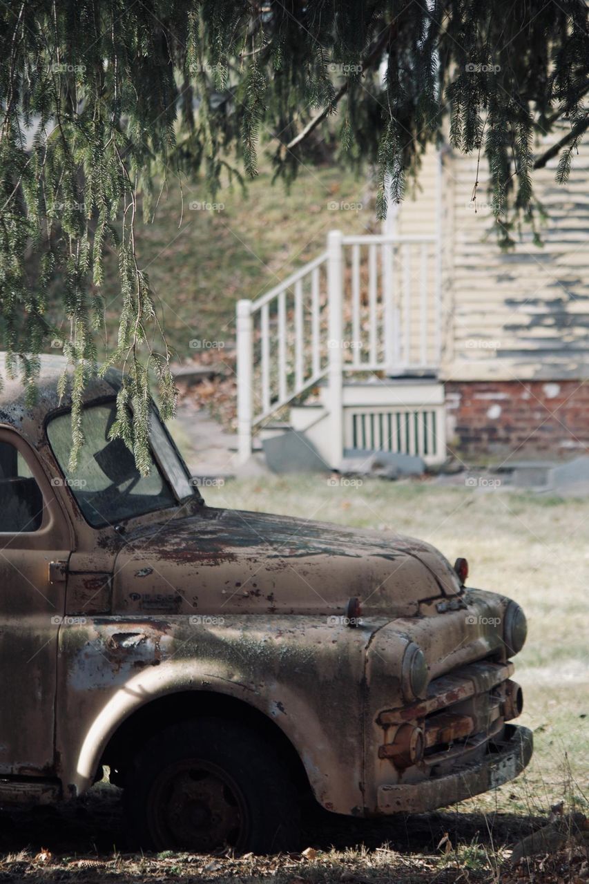 Abandoned car 