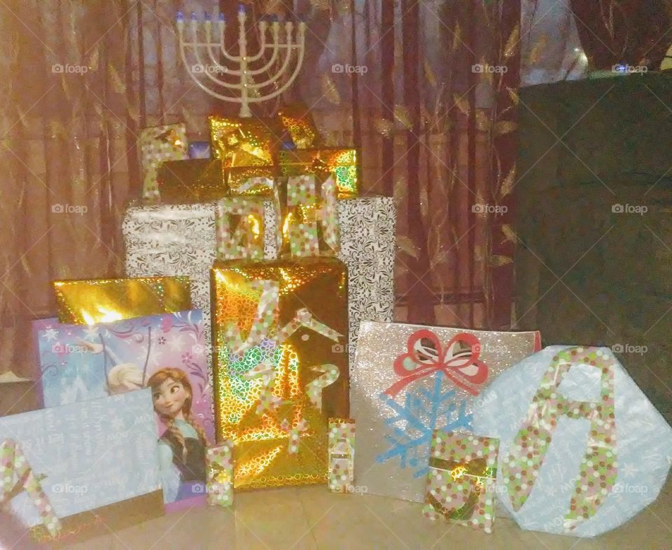 Hanukkah Giftting and Decore Idea's