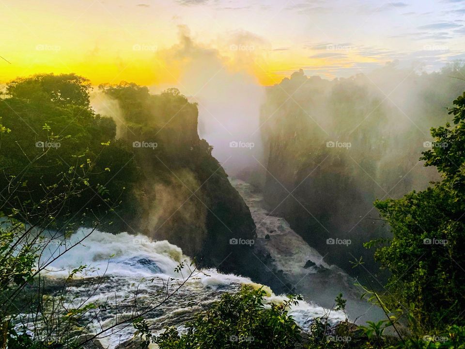 Sunrise over Vic Falls, Zimbabwe 🇿🇼