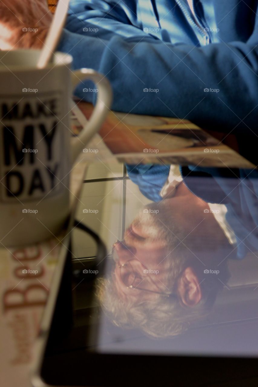 The digitale world, a coffeebreak and a ipad for my husband and me. He is total in it, 