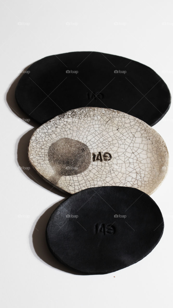 Ceramic plates in perfect wabi-sabi style, handmade with the ancient technique of Japanese raku and fireclay. These plates are the expression of this noble art which also includes the crackle effect.