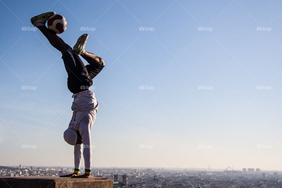 Incredible street performer in paris