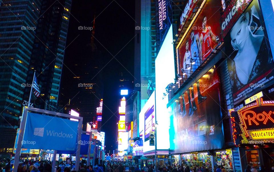 NEW YORK CITY TIMES SQAURE WINDOWS 8 EXPO