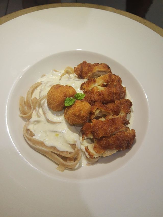 Pasta, meat and cauliflower