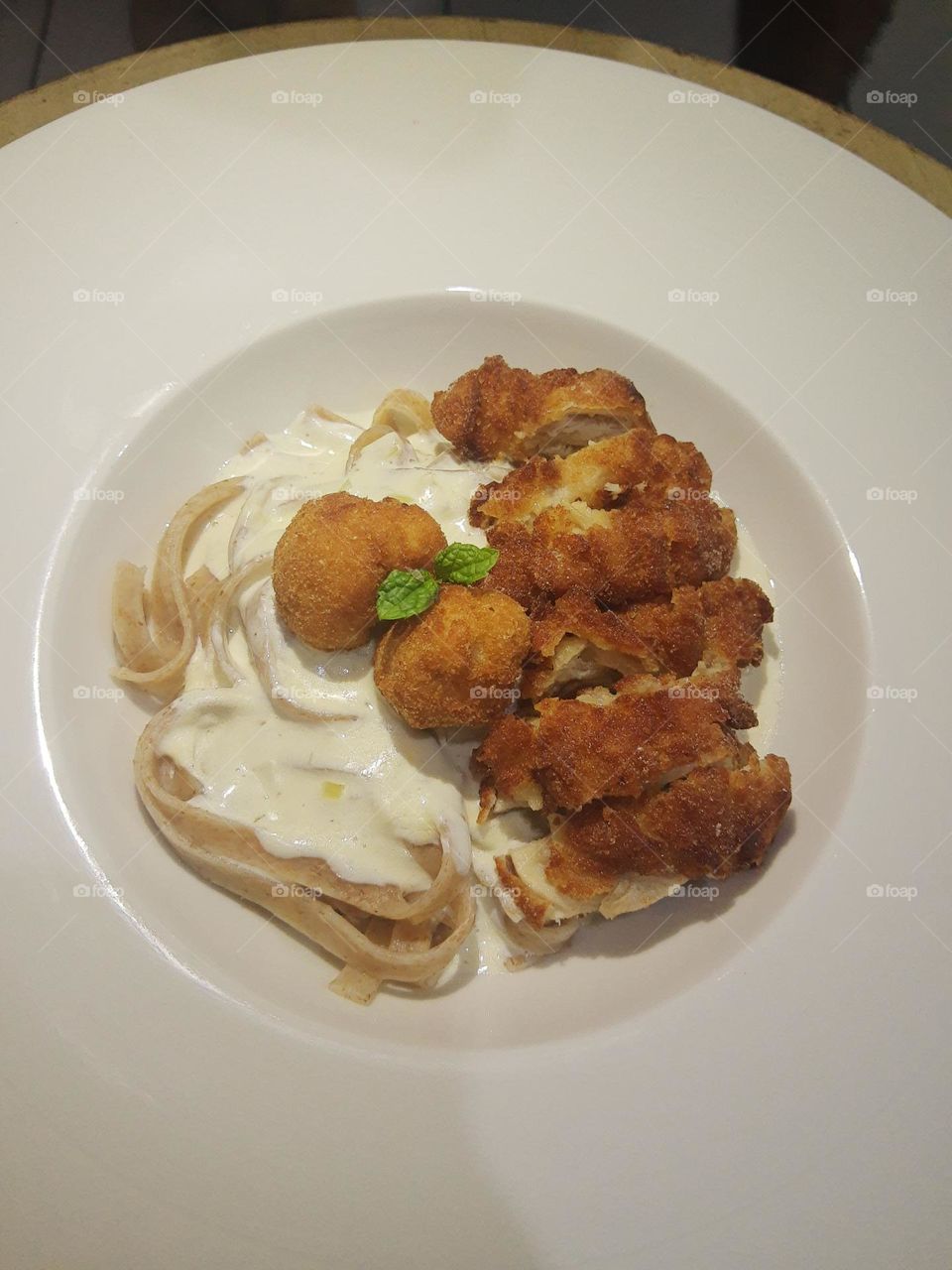 Pasta, meat and cauliflower