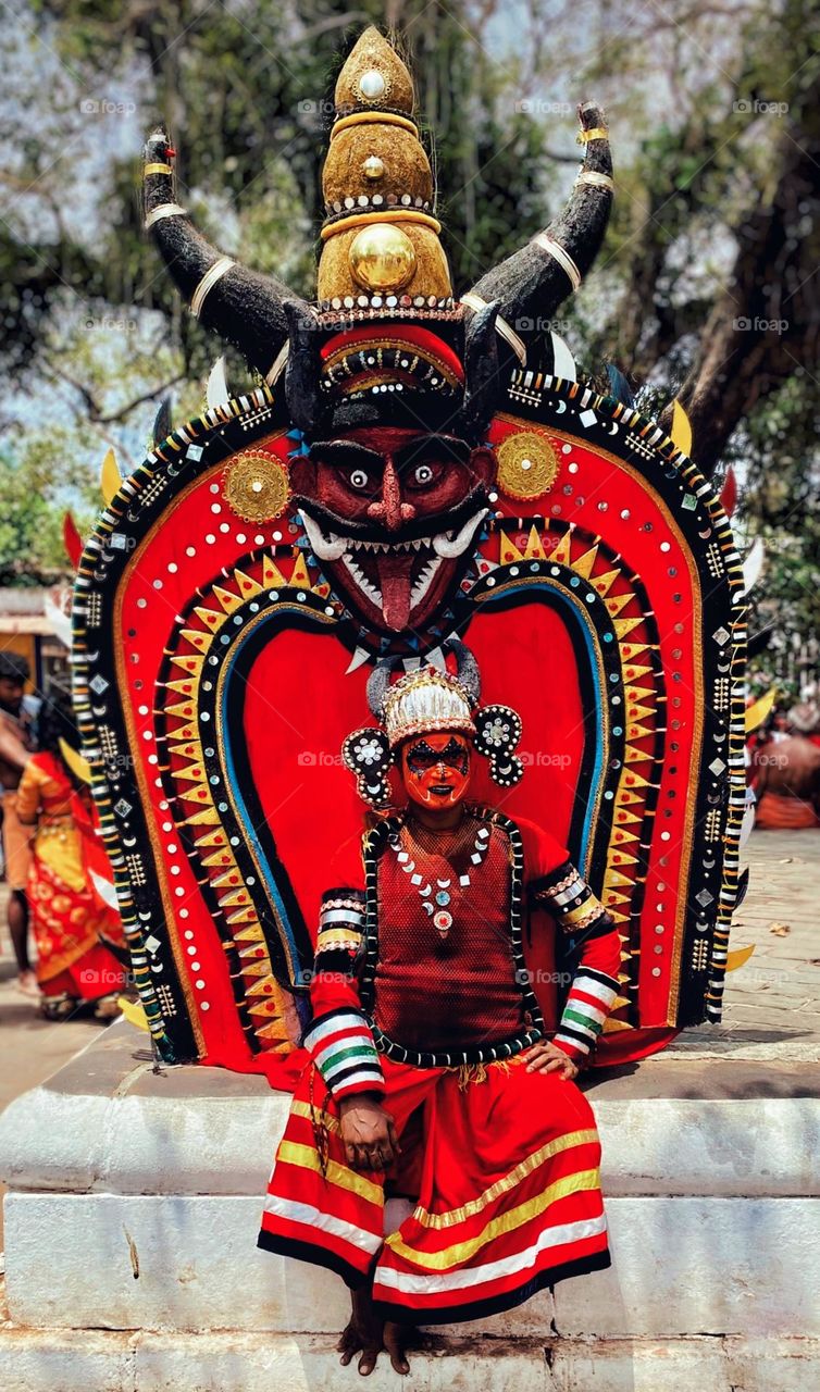 face of an angry god ( u can set it on ur wallpaper)