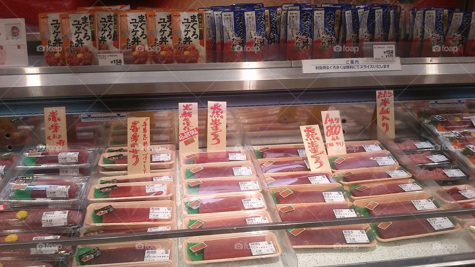 tuna tuna tuna in every corner,,,, sashimi on board!!