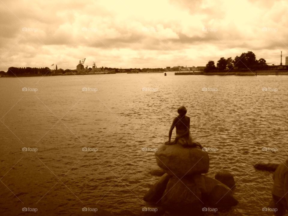 Little Mermaid in sepia. Being a tourist in Copenhagen 