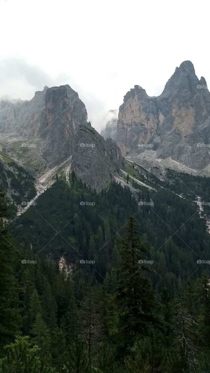 Hiking through the Dolomites
