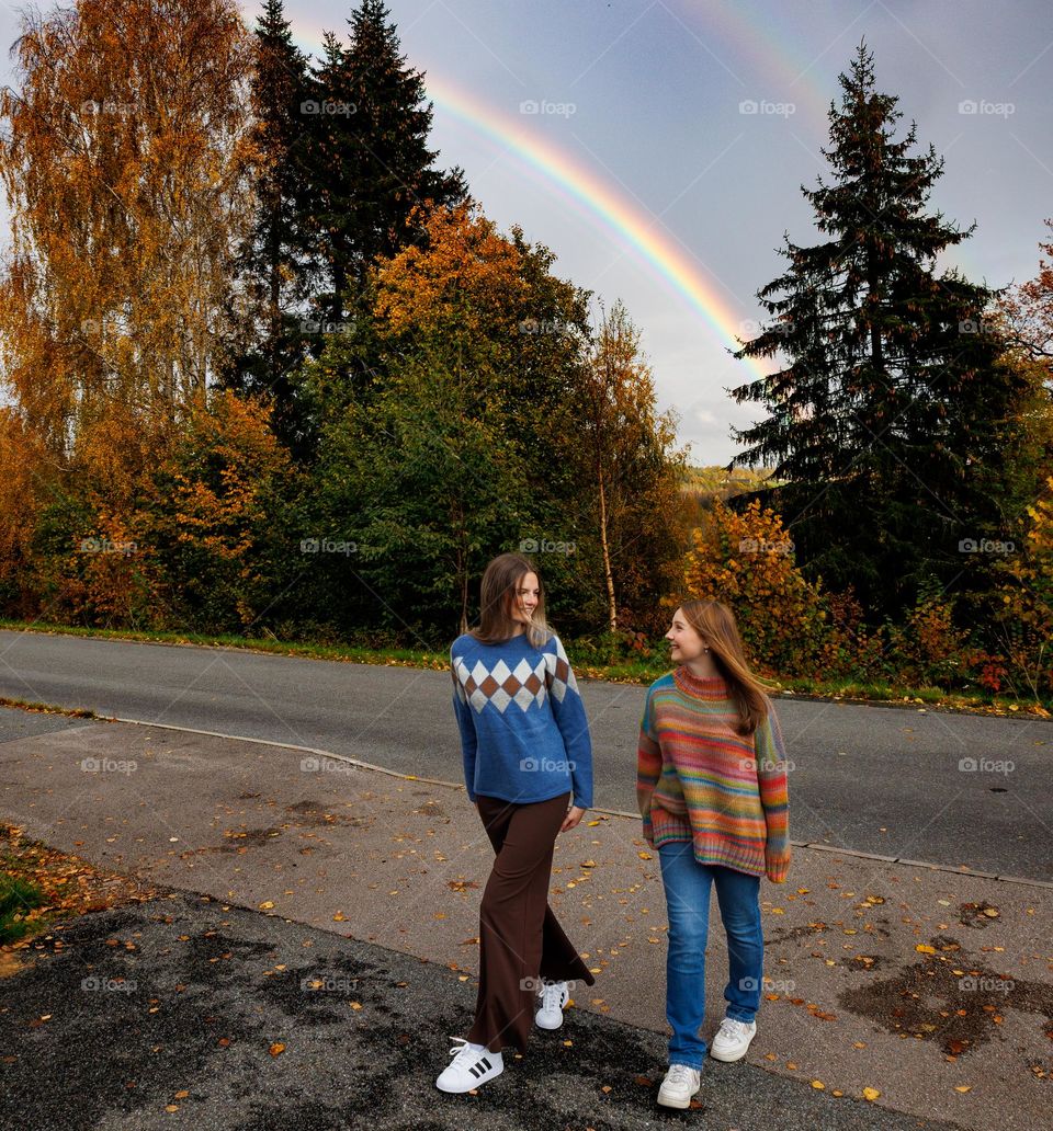 The color of nature.
The rainbow.  The smell of fall. The teenager Girls with fall dressed up. 
Absolutley fall ❤️